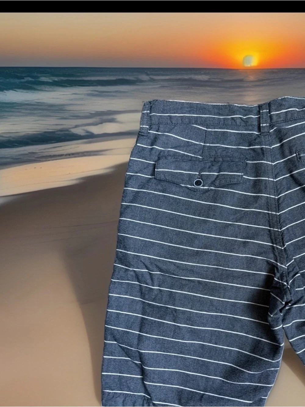 Quiksilver Amphibian Hybrid Men’s Size 30 Shorts. Grey stripes. Great condition